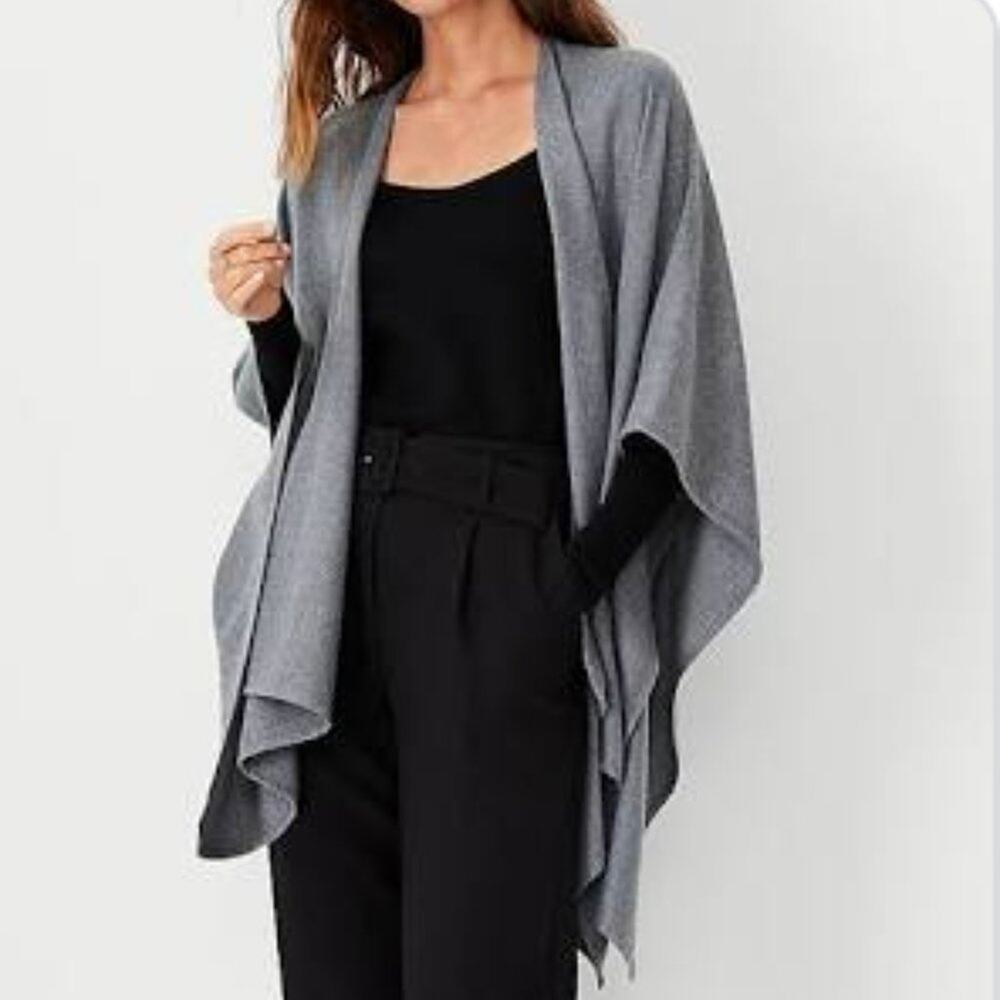ANN TAYLOR Beautiful Grey Wrap Sweater OS